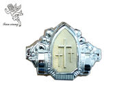 銀製のプラスチック棺の鉄の管が付いている金十字架像の装飾の小箱のコーナー